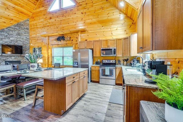 2178 Bear Haven Way, Sevierville, TN 37876