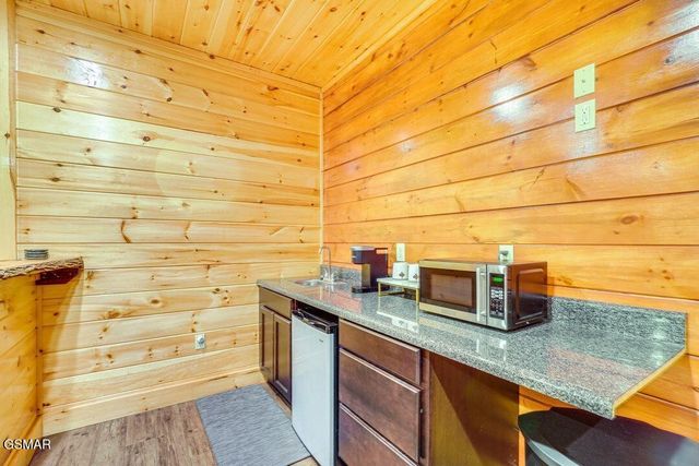 2178 Bear Haven Way, Sevierville, TN 37876