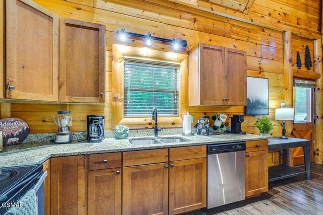2178 Bear Haven Way, Sevierville, TN 37876