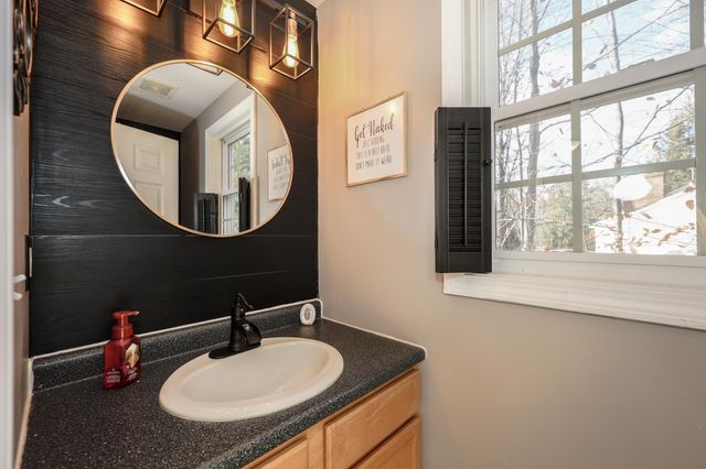 57 Lyndsey Lane, Weare, NH 03281