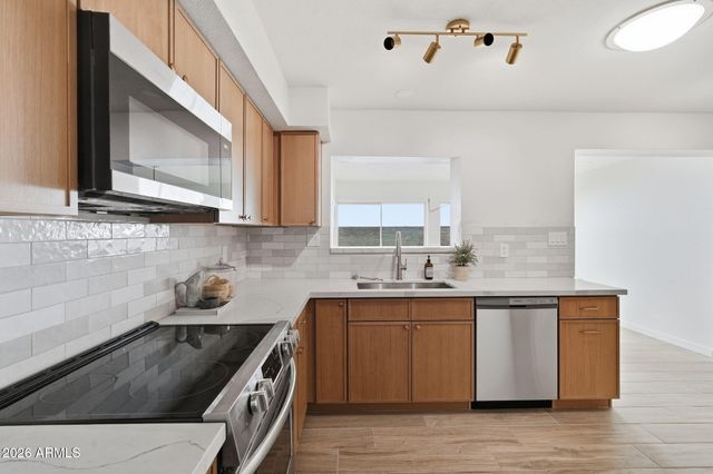 4017 E DAHLIA Drive, Phoenix, AZ 85032