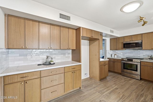 4017 E DAHLIA Drive, Phoenix, AZ 85032