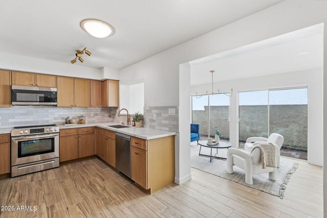 4017 E DAHLIA Drive, Phoenix, AZ 85032
