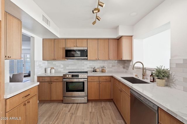4017 E DAHLIA Drive, Phoenix, AZ 85032