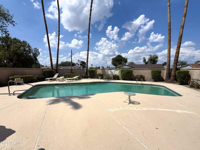 4017 E DAHLIA Drive, Phoenix, AZ 85032
