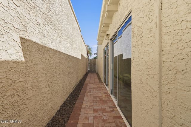 4017 E DAHLIA Drive, Phoenix, AZ 85032