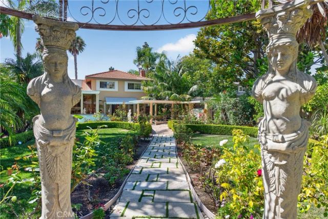 2740 Cardinal Drive, Costa Mesa, CA 92626