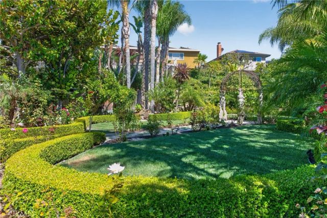 2740 Cardinal Drive, Costa Mesa, CA 92626