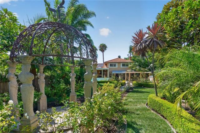 2740 Cardinal Drive, Costa Mesa, CA 92626