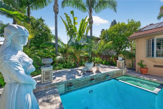2740 Cardinal Drive, Costa Mesa, CA 92626