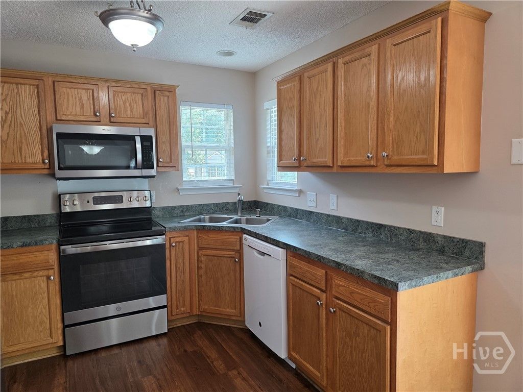 Image 7 of property listing at 301 Aspen, Rincon, GA 31326