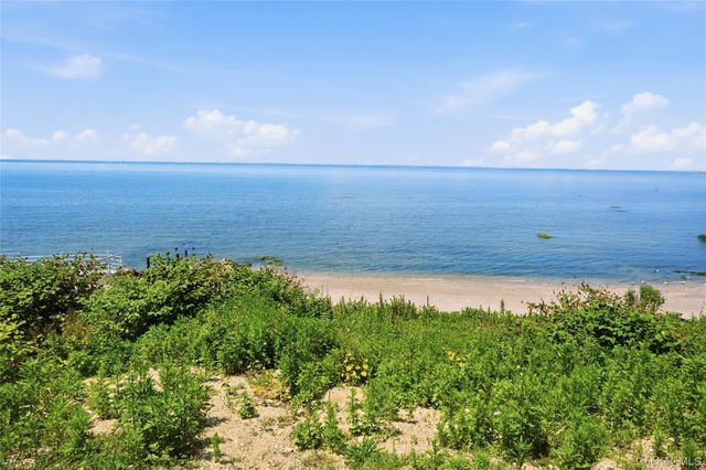 33A Bayville Avenue, Bayville, NY 11709