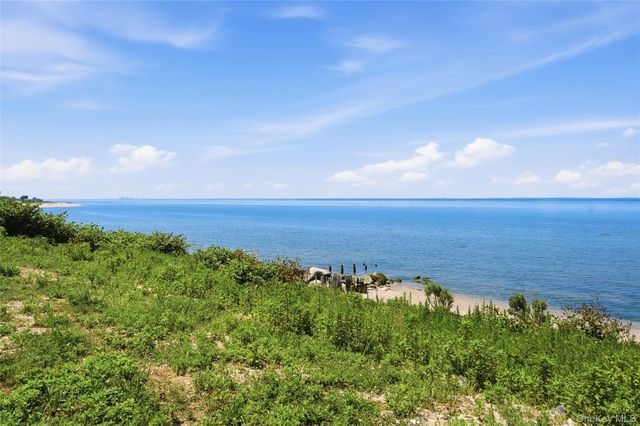 33A Bayville Avenue, Bayville, NY 11709