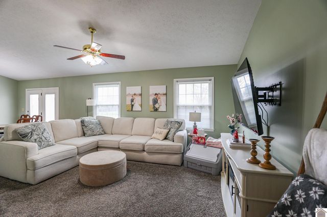 6955 Lindview Dr, Paducah, KY 42001