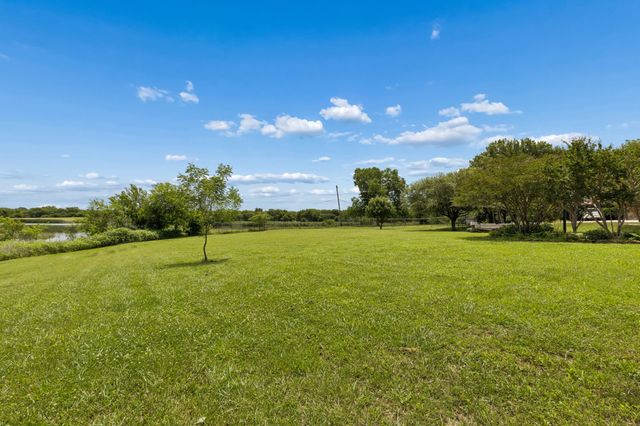 17 Hillside Drive, Fate, TX 75087