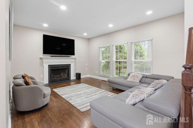 30 Larkspur Drive, South Brunswick, NJ 08810