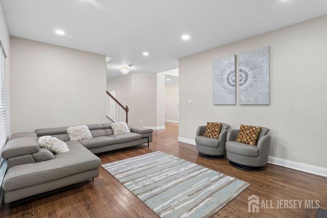 30 Larkspur Drive, South Brunswick, NJ 08810