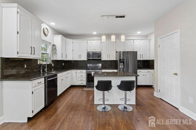 30 Larkspur Drive, South Brunswick, NJ 08810