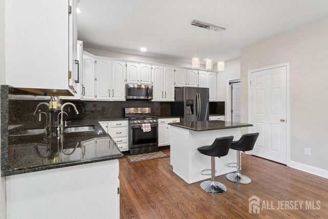30 Larkspur Drive, South Brunswick, NJ 08810