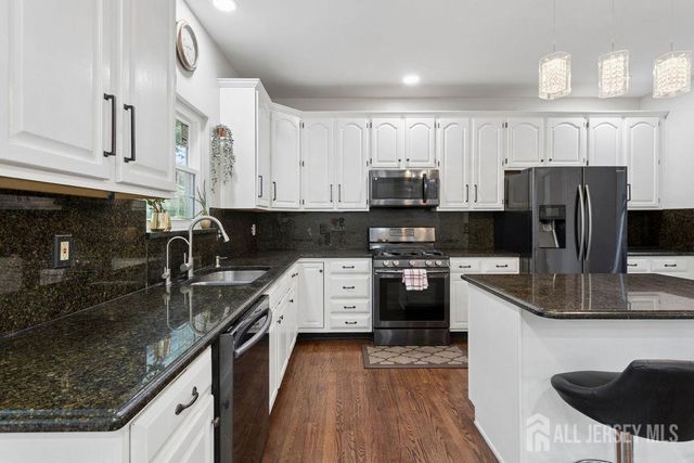 30 Larkspur Drive, South Brunswick, NJ 08810
