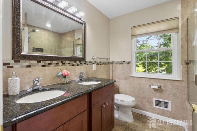 30 Larkspur Drive, South Brunswick, NJ 08810