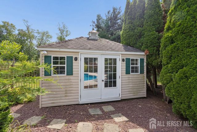 30 Larkspur Drive, South Brunswick, NJ 08810