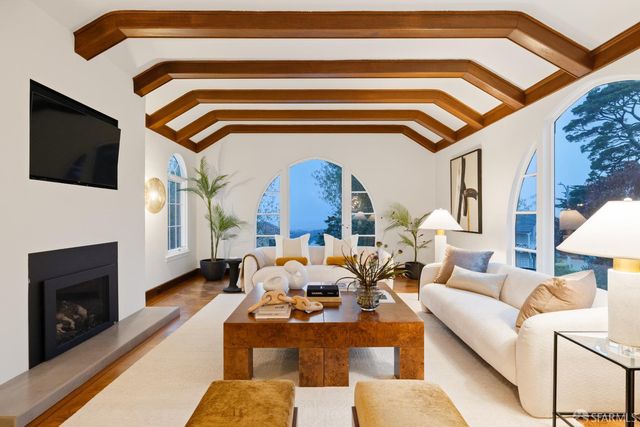 2 Rosewood Drive, San Francisco, CA 94127