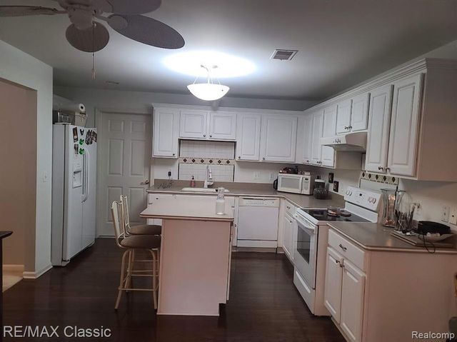 39530 Rockcrest Lane, Northville, MI 48168