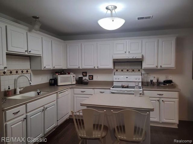 39530 Rockcrest Lane, Northville, MI 48168