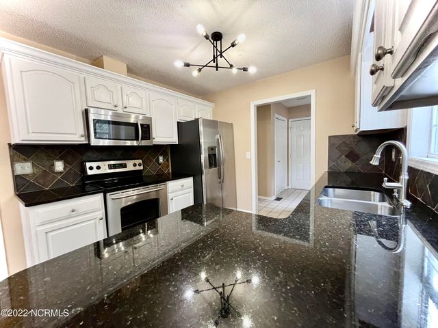 160 Old Hunt Road, Pinehurst, NC 28374