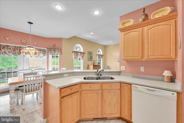 850 WATER EDGE CT L-0049, Lebanon, PA 17046