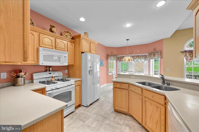 850 WATER EDGE CT L-0049, Lebanon, PA 17046