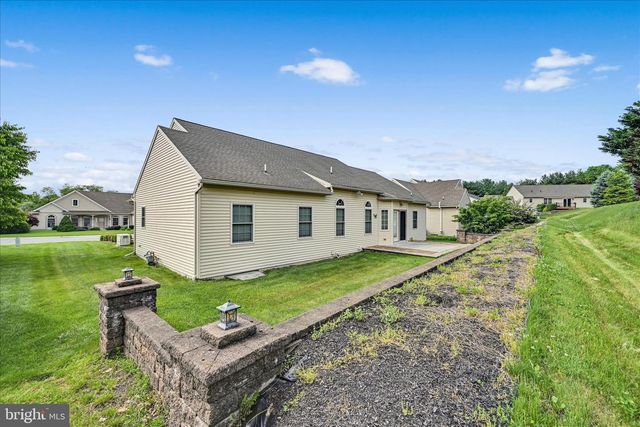 850 WATER EDGE CT L-0049, Lebanon, PA 17046