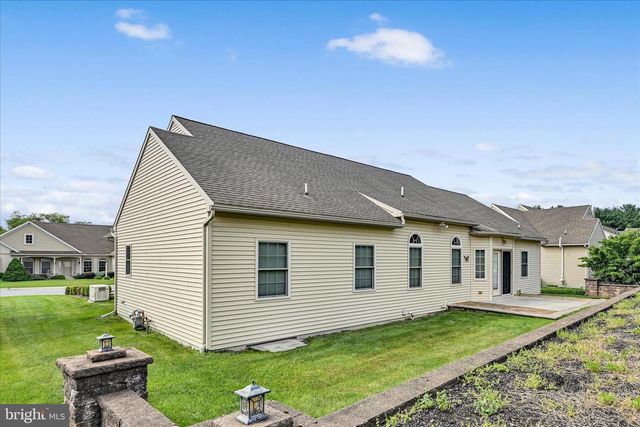 850 WATER EDGE CT L-0049, Lebanon, PA 17046