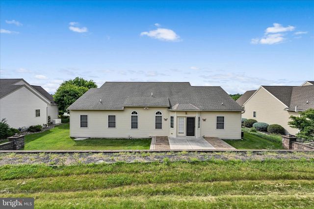 850 WATER EDGE CT L-0049, Lebanon, PA 17046