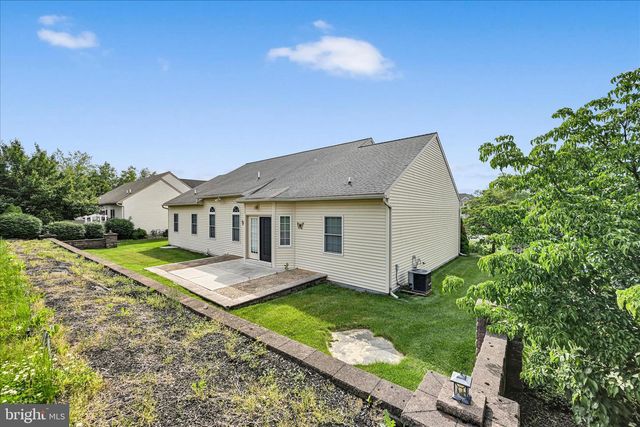 850 WATER EDGE CT L-0049, Lebanon, PA 17046