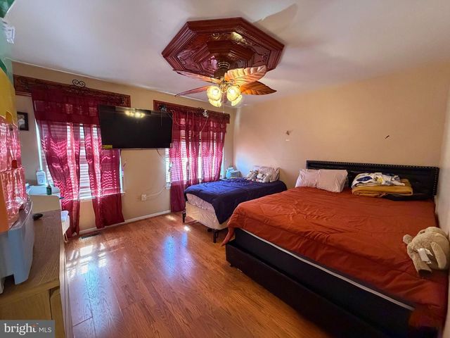 810 N PARK AVE, Philadelphia, PA 19123