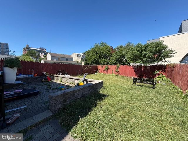810 N PARK AVE, Philadelphia, PA 19123