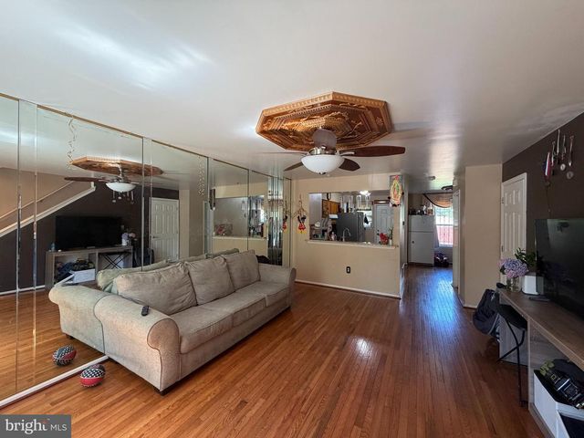810 N PARK AVE, Philadelphia, PA 19123