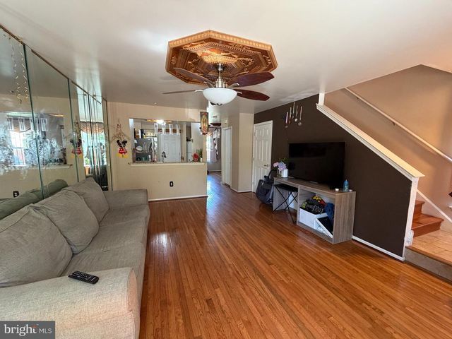 810 N PARK AVE, Philadelphia, PA 19123