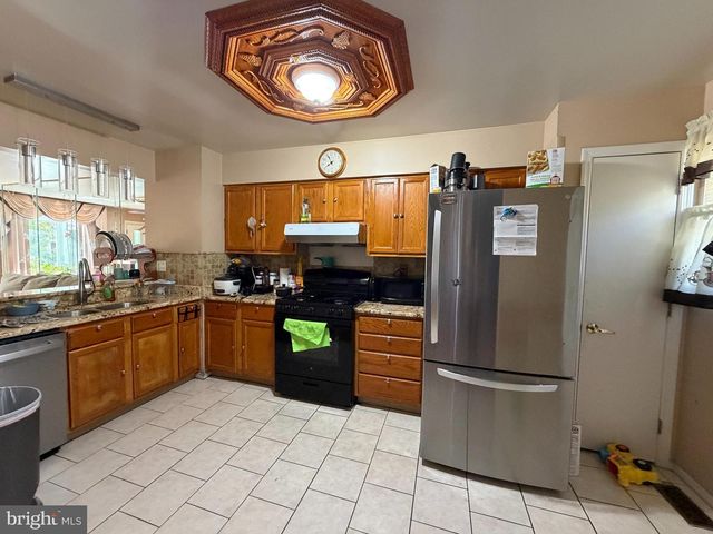 810 N PARK AVE, Philadelphia, PA 19123