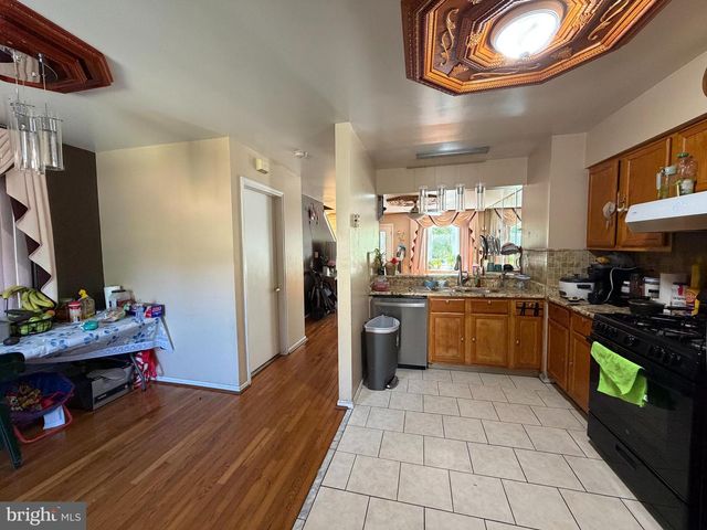 810 N PARK AVE, Philadelphia, PA 19123