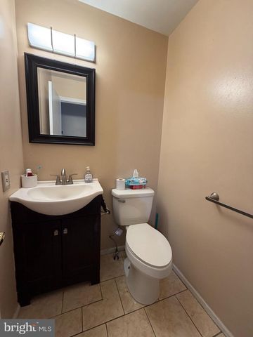 810 N PARK AVE, Philadelphia, PA 19123