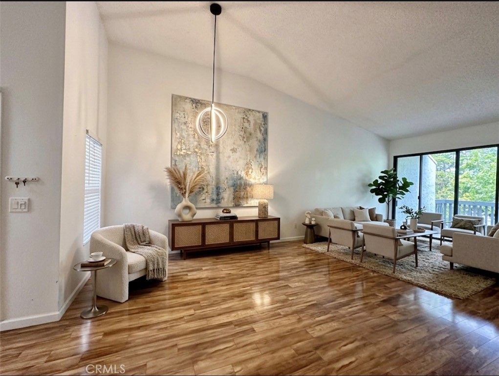 2542 W Macarthur, Santa Ana, CA 92704 — exterior