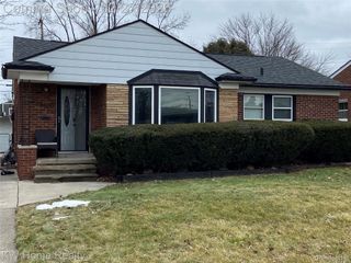 18100 Holland Avenue, Eastpointe, MI 48021
