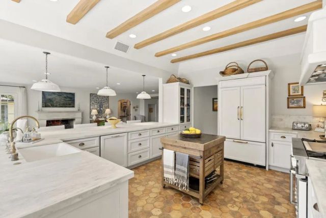 16560 El Camino Real, Rancho Santa Fe, CA 92067