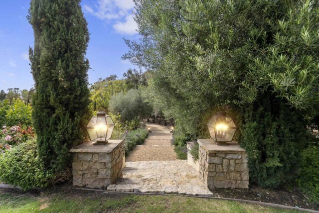 16560 El Camino Real, Rancho Santa Fe, CA 92067