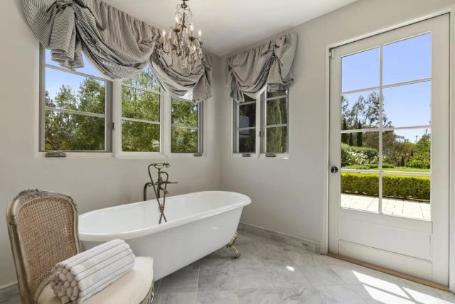 16560 El Camino Real, Rancho Santa Fe, CA 92067