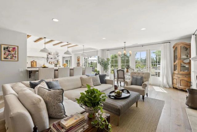 16560 El Camino Real, Rancho Santa Fe, CA 92067