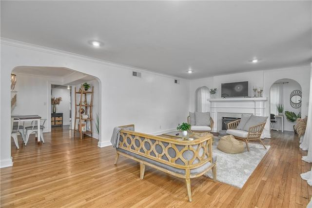 5707 Paseo Boulevard, Kansas City, MO 64110